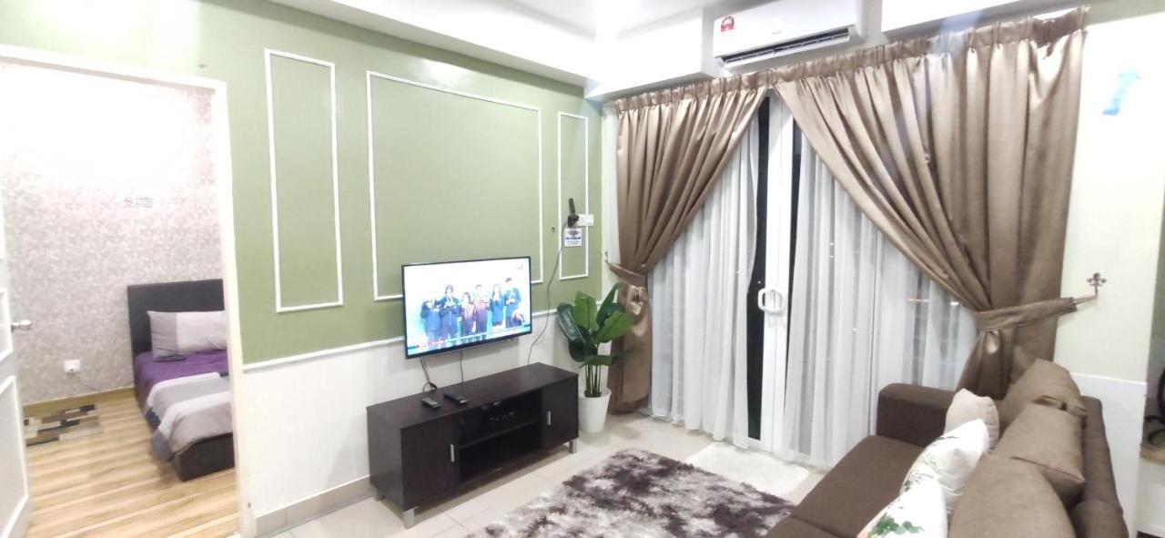 Ferienwohnung Dperdana -Dinies Pool,Wifi, Centre Of Kota Bharu, 4-5 Pax Exterior foto