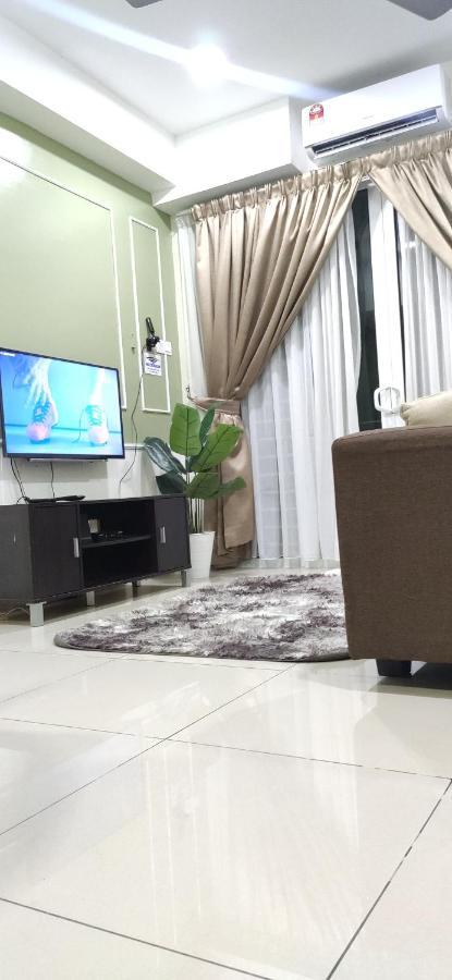 Ferienwohnung Dperdana -Dinies Pool,Wifi, Centre Of Kota Bharu, 4-5 Pax Exterior foto