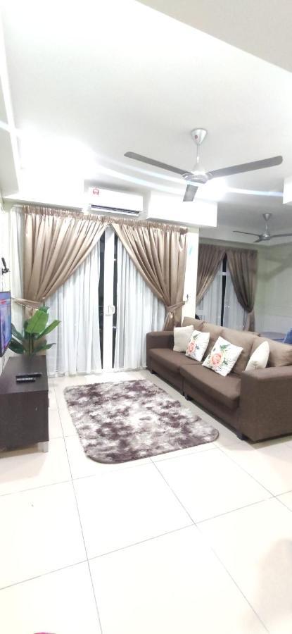 Ferienwohnung Dperdana -Dinies Pool,Wifi, Centre Of Kota Bharu, 4-5 Pax Exterior foto