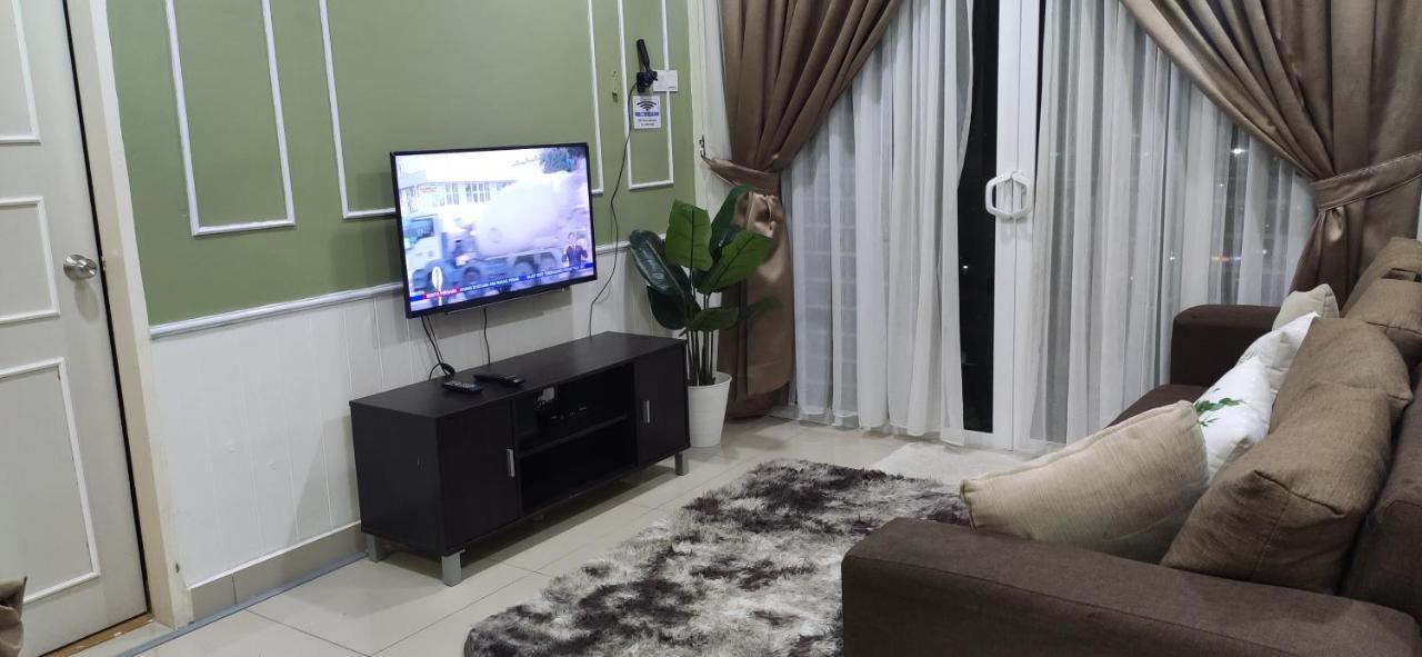 Ferienwohnung Dperdana -Dinies Pool,Wifi, Centre Of Kota Bharu, 4-5 Pax Exterior foto