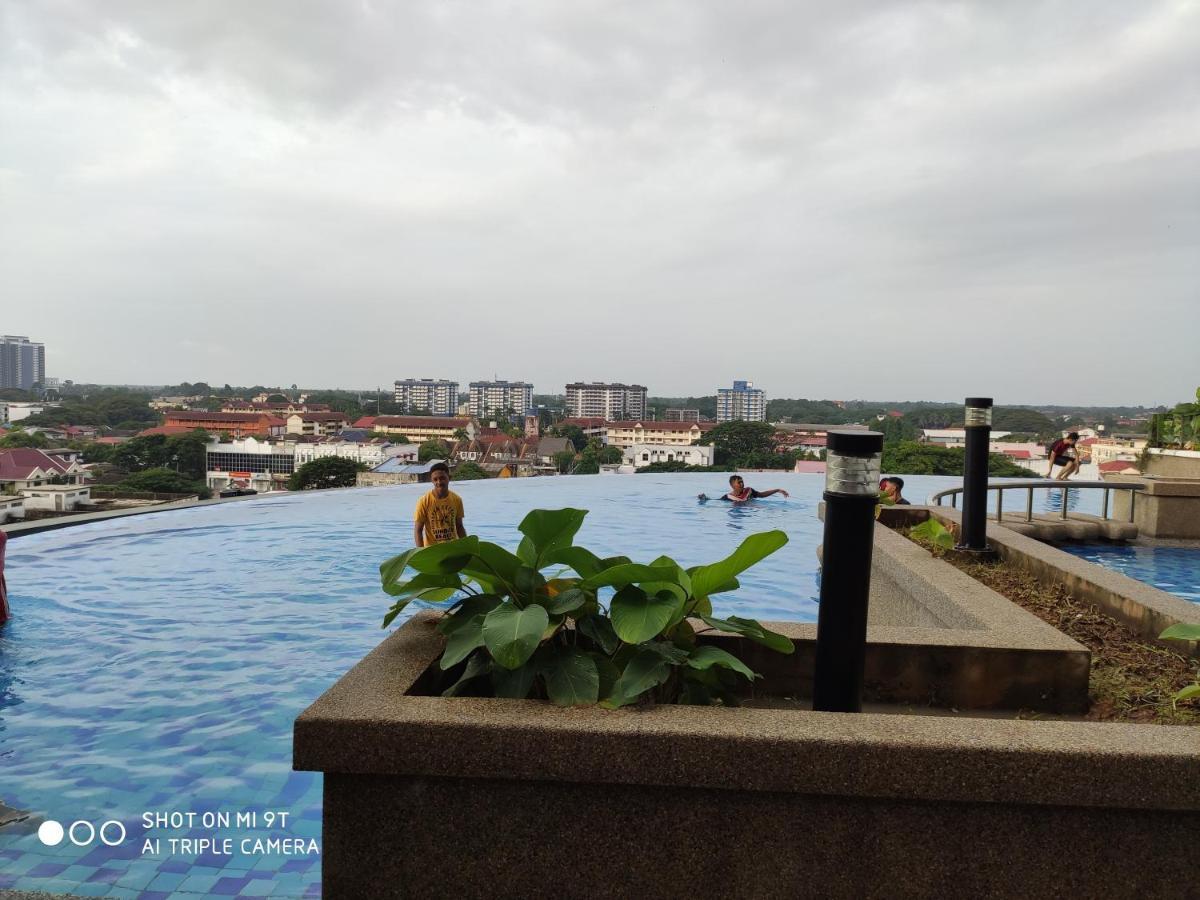 Ferienwohnung Dperdana -Dinies Pool,Wifi, Centre Of Kota Bharu, 4-5 Pax Exterior foto