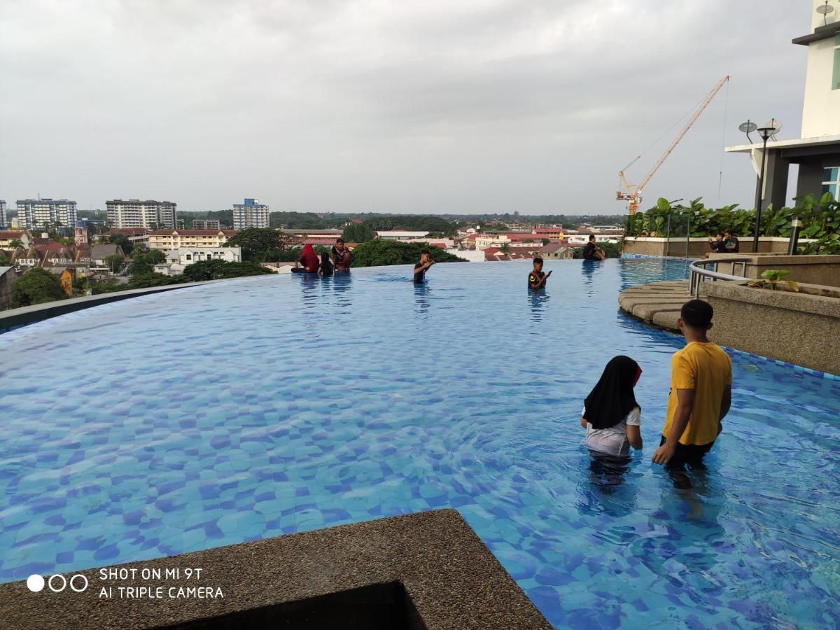 Ferienwohnung Dperdana -Dinies Pool,Wifi, Centre Of Kota Bharu, 4-5 Pax Exterior foto